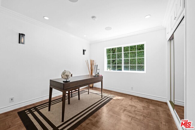 Building Photo - 2563 Hutton Dr
