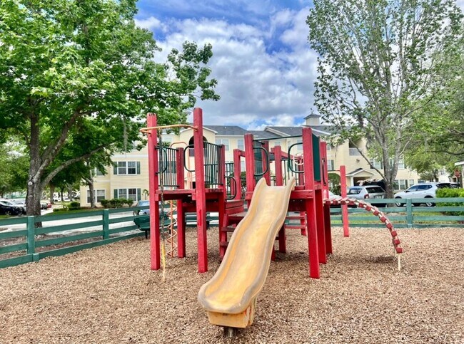 Building Photo - 18469 Bridle Club Dr