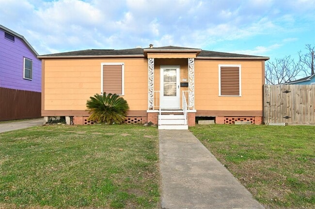 Primary Photo - 1416 57th St