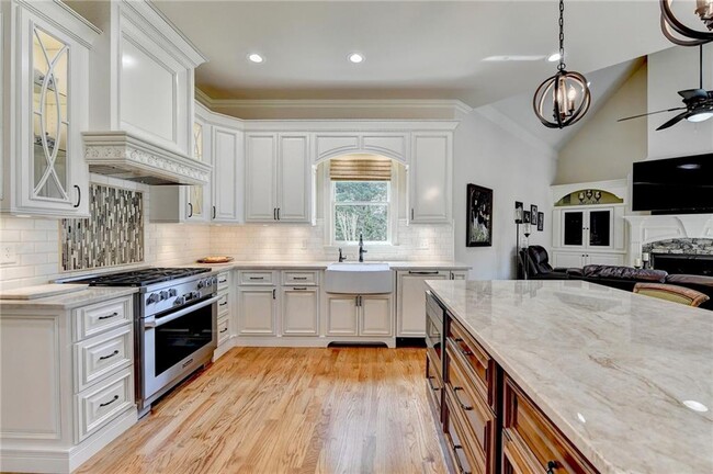 Building Photo - 6745 Laurel Oak Dr