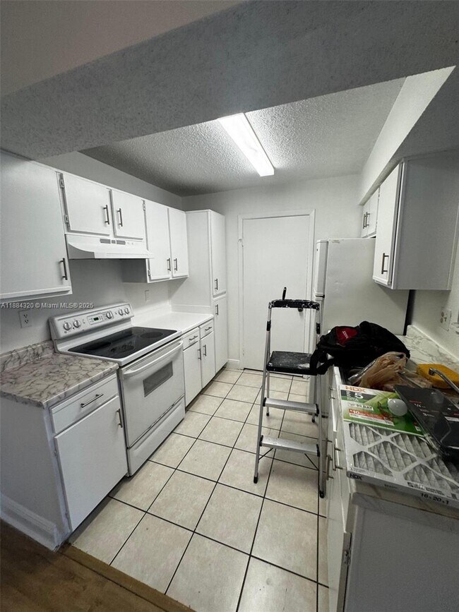 Building Photo - 15040 SW 103rd Ln
