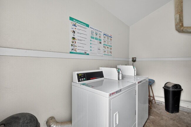 Building Photo - 2-Bedroom 1-Bath Gem- $1395/month!