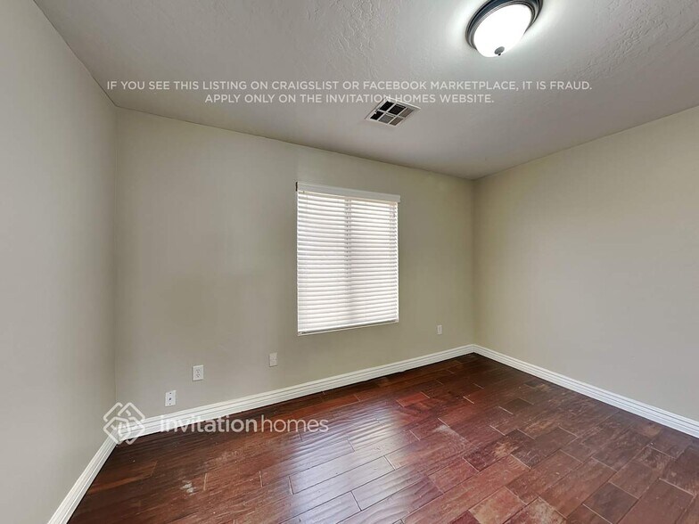 Building Photo - 10660 E Portobello Ave