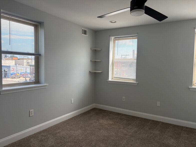 Building Photo - 115 E Girard Ave