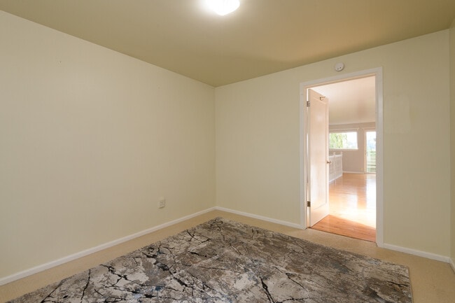 Building Photo - 901 5th Ave N