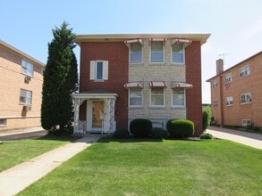 Building Photo - 8417 W Berwyn Ave