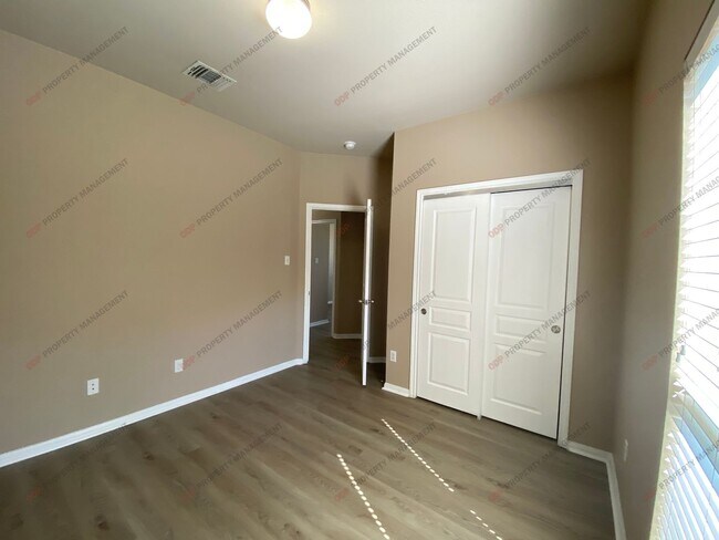 Building Photo - 513 Wedgwood Dr