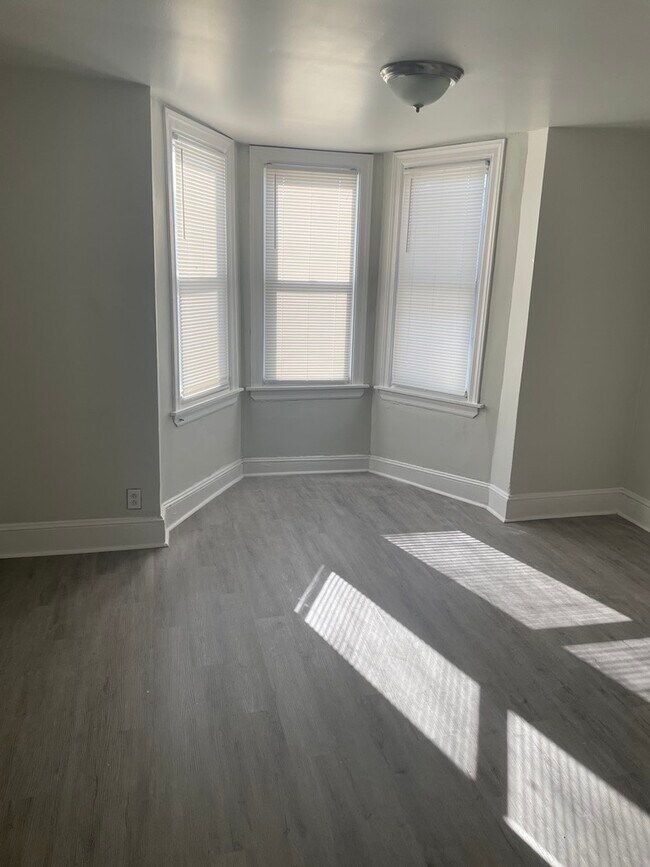 Building Photo - 4731 Princeton Ave