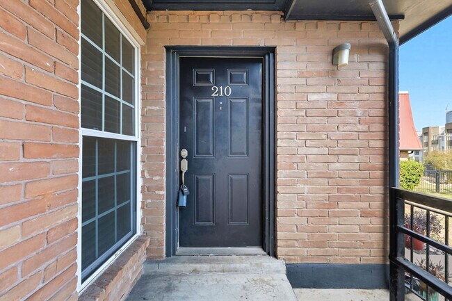 Building Photo - 900 S Lamar Blvd