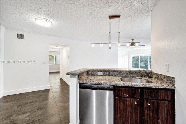 Building Photo - 457 Vista Isles Dr