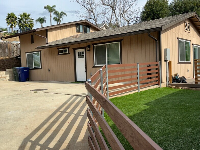 Building Photo - 8474 Golden Ridge Rd