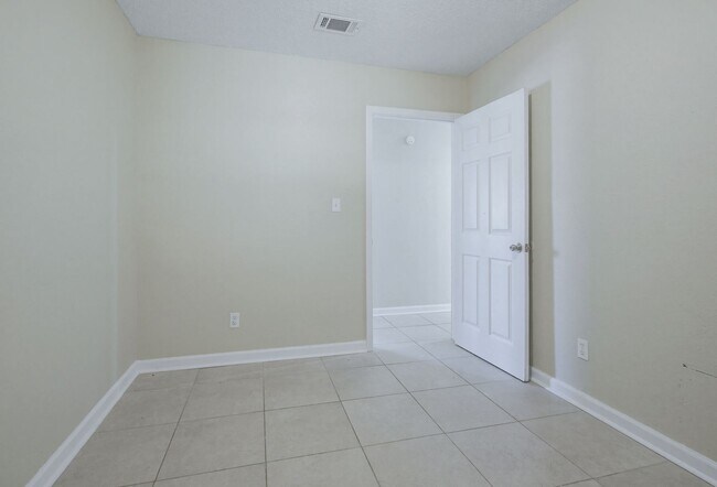 Building Photo - 5471 Buena Vista Ave