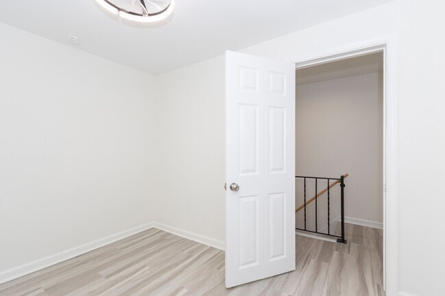 Building Photo - 2711 Oakford St