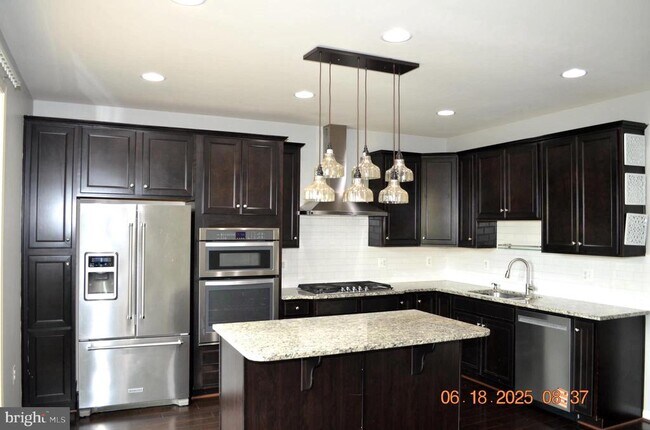 Building Photo - 23671 Sailfish Square