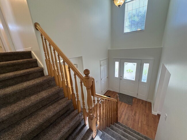 Building Photo - Freshly Painted, New Carpet Throughout - Home For Rent In Springville!!!