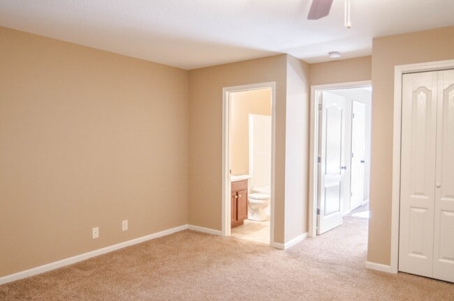 Building Photo - Pet Friendly Four Bedroom with Basement!