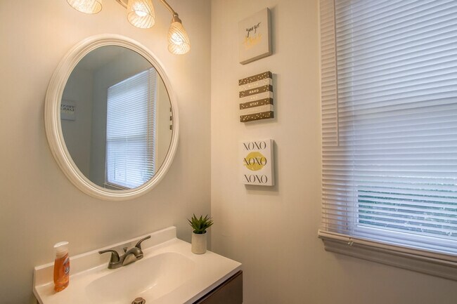 Building Photo - 8800 Nightingale Ln