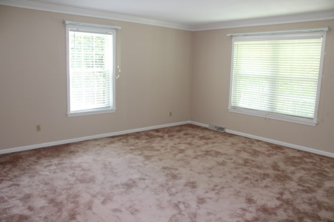 Building Photo - 611 E Mountcastle Dr