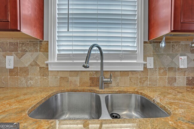 Building Photo - 1670 Cecilia Dr SE