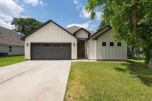 Building Photo - Modern Living Meets Small-Town Texas Charm