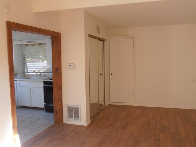 Building Photo - 52162 Avenida Velasco