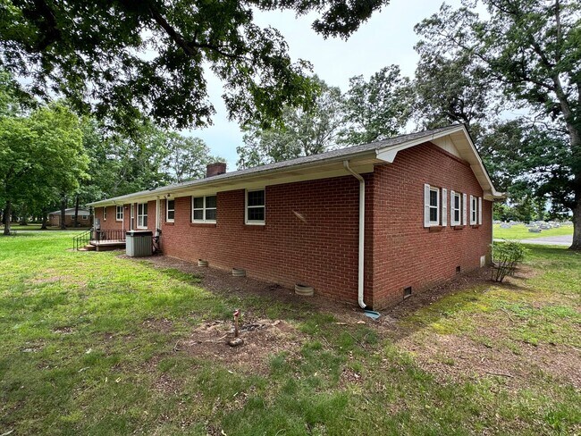 Building Photo - 3/2 in Polkville, NC