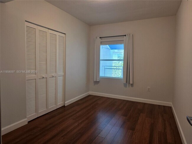 Building Photo - 471 NE 25th St