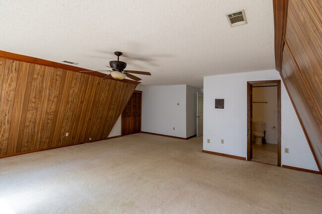 Building Photo - 2865 Old Thomson Rd