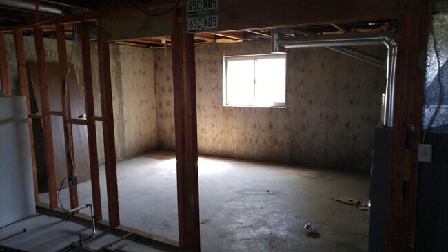 Building Photo - 3 bedroom 1 bath home in south Spanish Fork