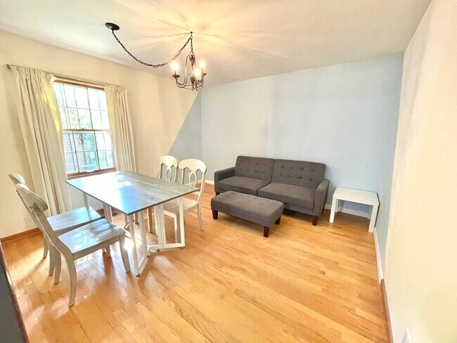 Building Photo - 4006 S Crestview Dr NW