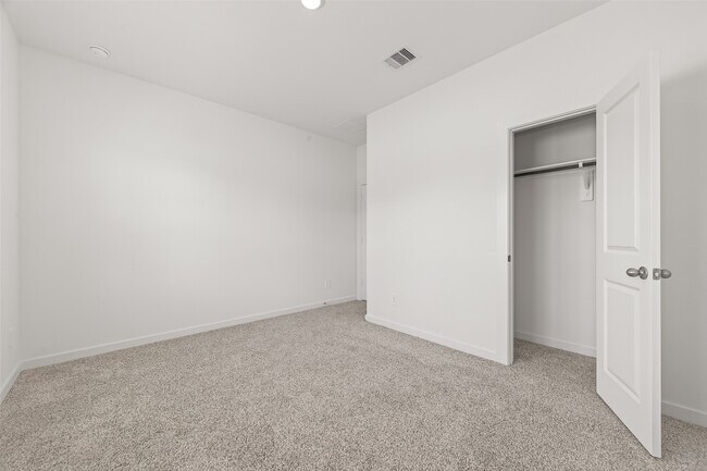 Building Photo - 4323 Camden Lakes St