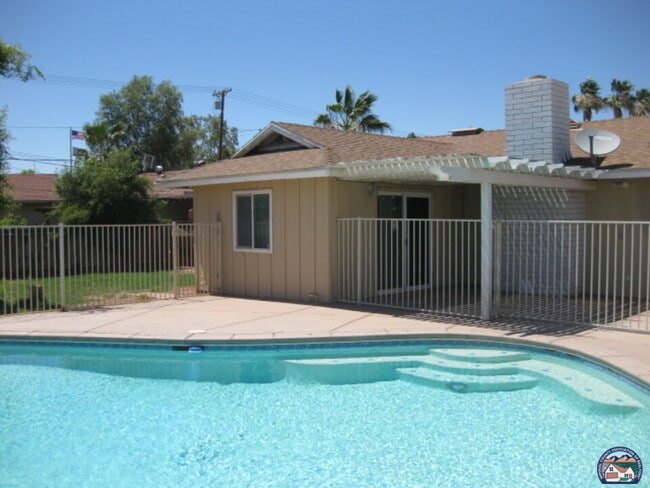 Building Photo - 1661 Yucca Dr