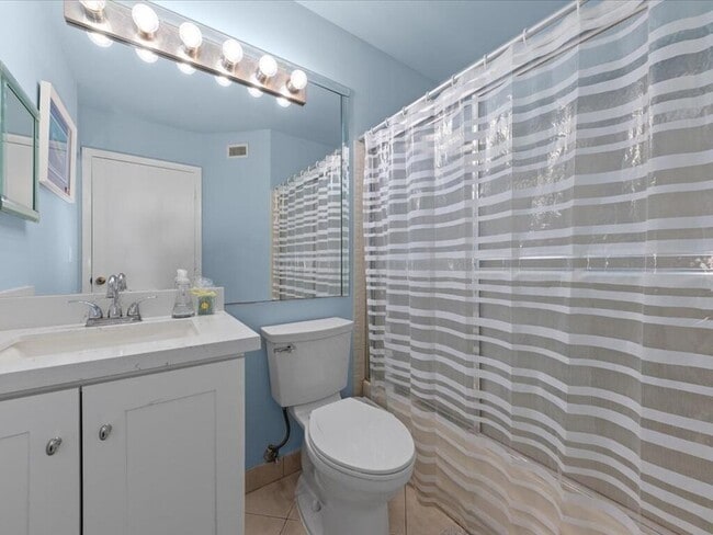 Building Photo - 5415 Verona Dr