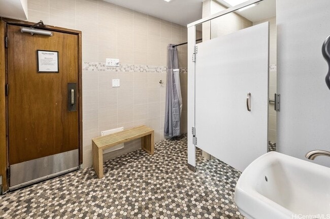 Building Photo - 2345 Ala Wai Blvd