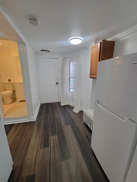 Building Photo - 3240 S Hoyne Ave