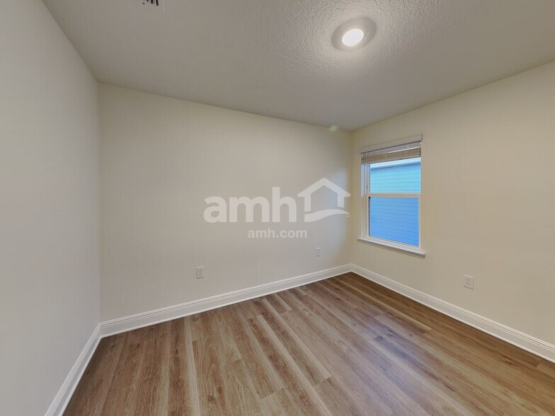 Building Photo - 5964 Sycamore Pl St