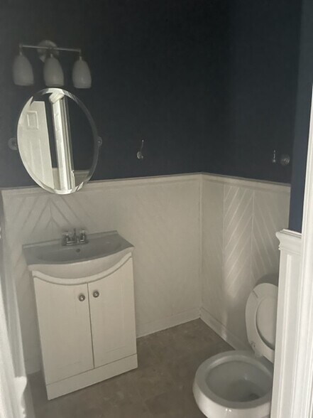 Building Photo - 22 Fitzwatertown Rd