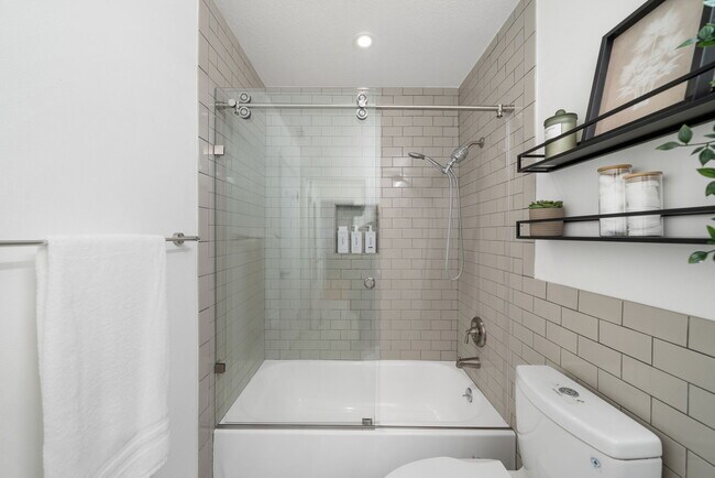 Building Photo - 12841 Forest Dr