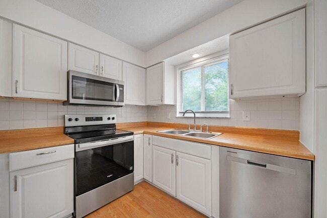Building Photo - 921 Beechwood Rd