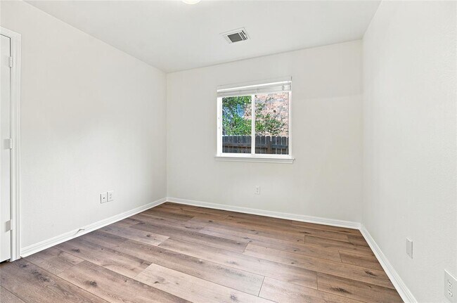 Building Photo - 12521 Canyon Glen Dr