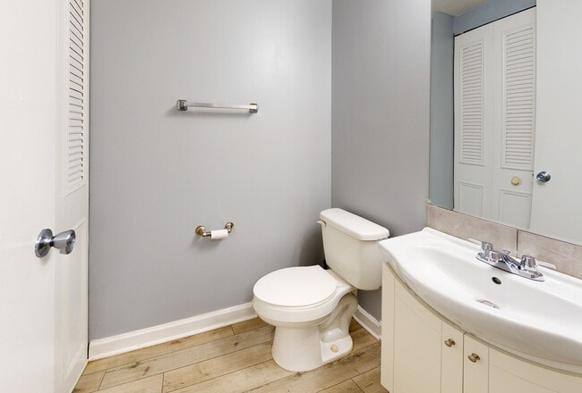 Building Photo - 368 Farmingdale Cir