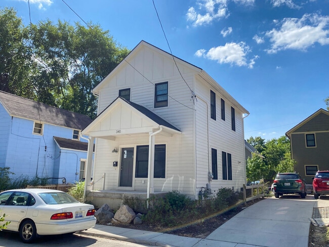 Building Photo - 341 Robey Pl SE