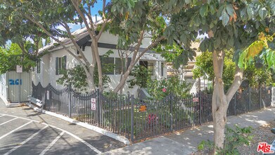 Building Photo - 261 W 43rd Pl