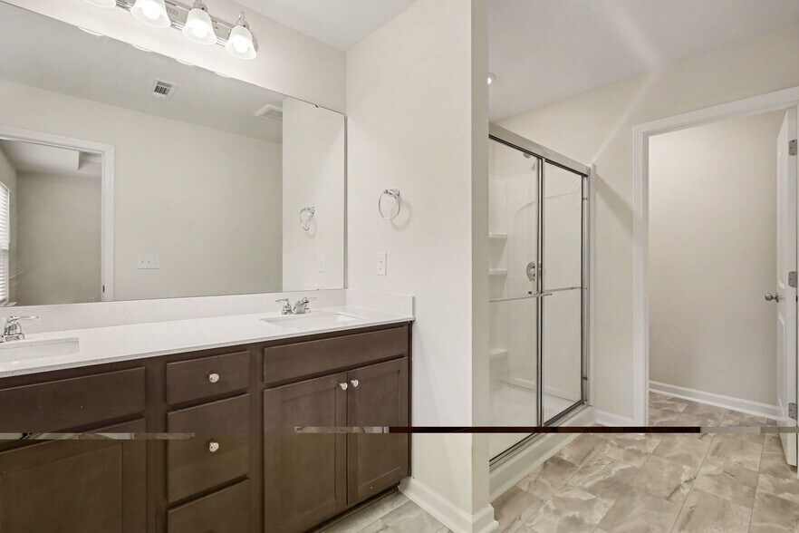 Building Photo - 909 Falls Grove Trl