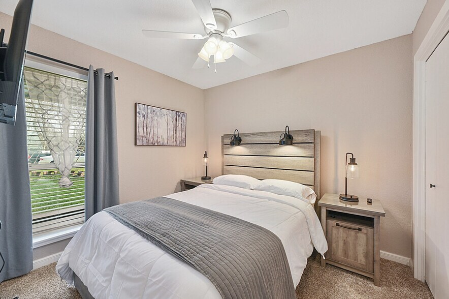 Building Photo - 1409 Clement Ct