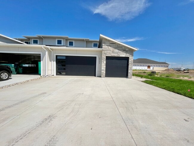 Building Photo - Stunning Recently Constructed 4 Bed/2.5 Bath Twinhome!