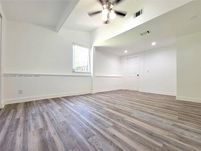 Building Photo - 5721 Jefferson St