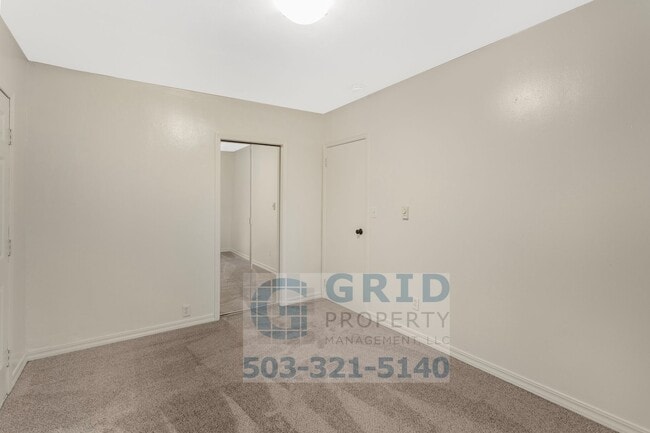 Building Photo - Spacious 4 Bedroom Single Family Home- South East Portland