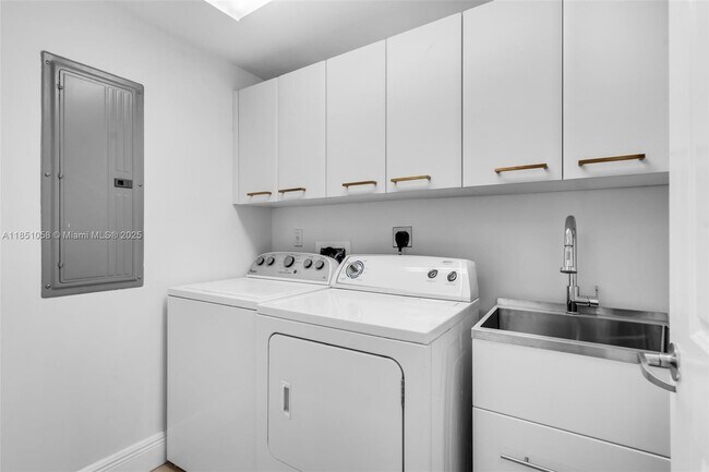 Building Photo - 3101 S Ocean Dr
