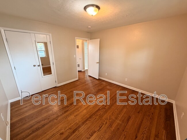 Building Photo - 102 S Kendall St